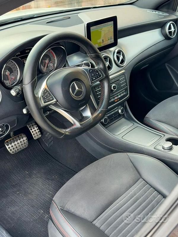 Usata Mercedes CLA220 Premium 176 CV (129 kW) 2015 Bianco Berlina