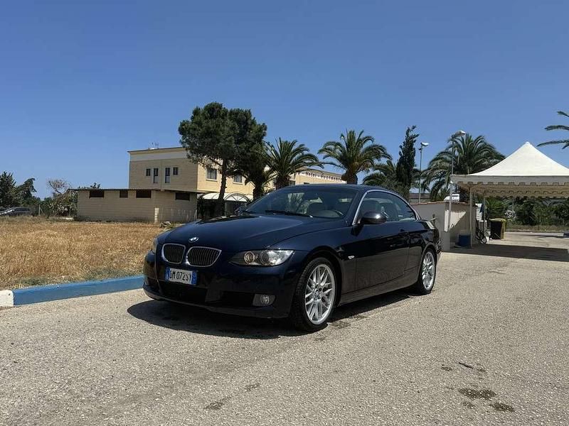 Usata BMW 330 Cabriolet Efficient Dynamics 272 CV (200 kW) 2008 Blu Cabrio