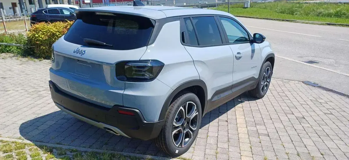 Nuova Jeep Avenger Summit 101 CV (74 kW) 2026 Bianco SUV