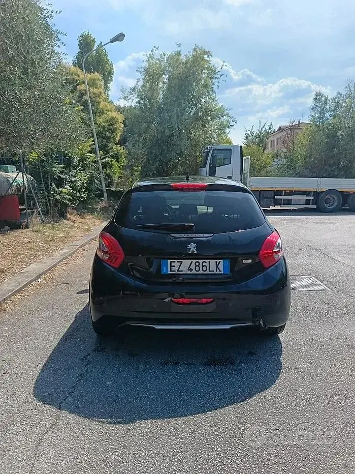Usata Peugeot 208 120 CV (88 kW) 2015 Nero Utilitaria