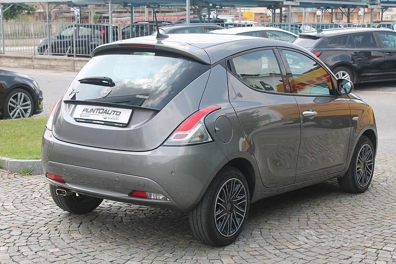 Usata Lancia Ypsilon S 69 CV (50 kW) 2021 Grigio Utilitaria