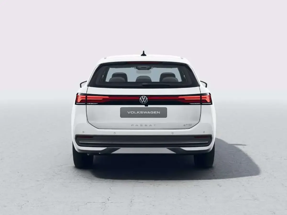 Nuova VW Passat Business 204 CV (150 kW) 2025 Pure white Station wagon