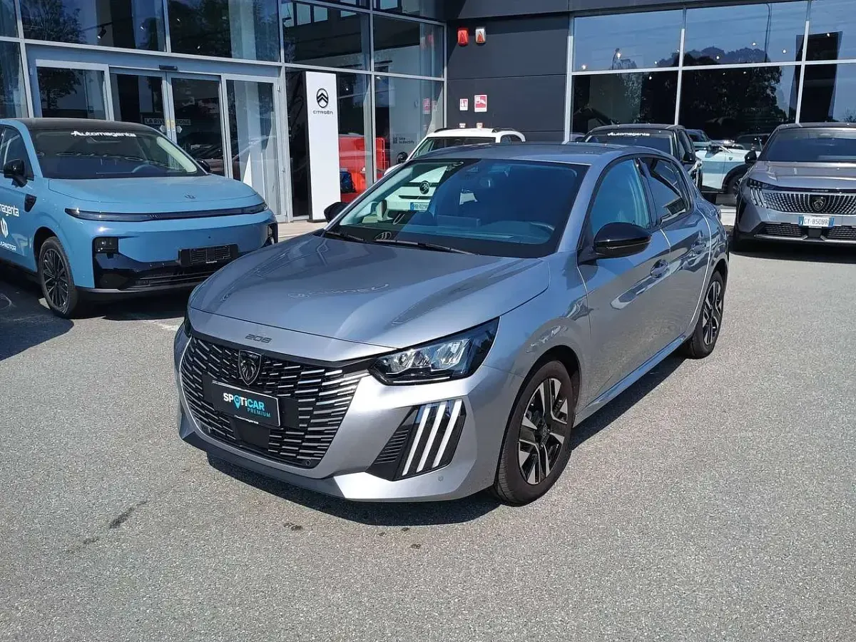 Usata Peugeot 208 Allure 101 CV (74 kW) 2025 Grigio artense Utilitaria