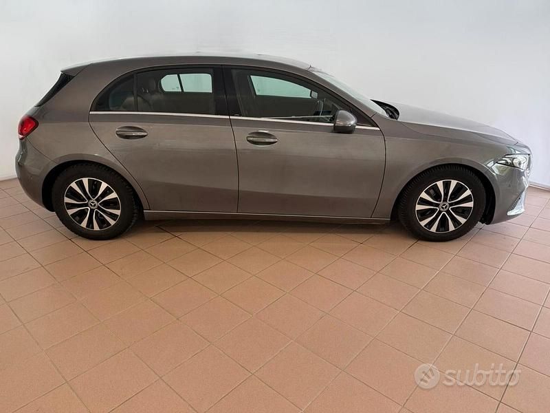 Usata Mercedes A180 Business 115 CV (84 kW) 2021 Grigio Berlina