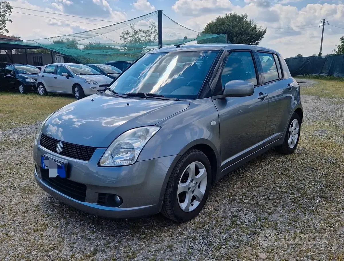 Usata Suzuki Swift GLX 92 CV (67 kW) 2005 Grigio Utilitaria
