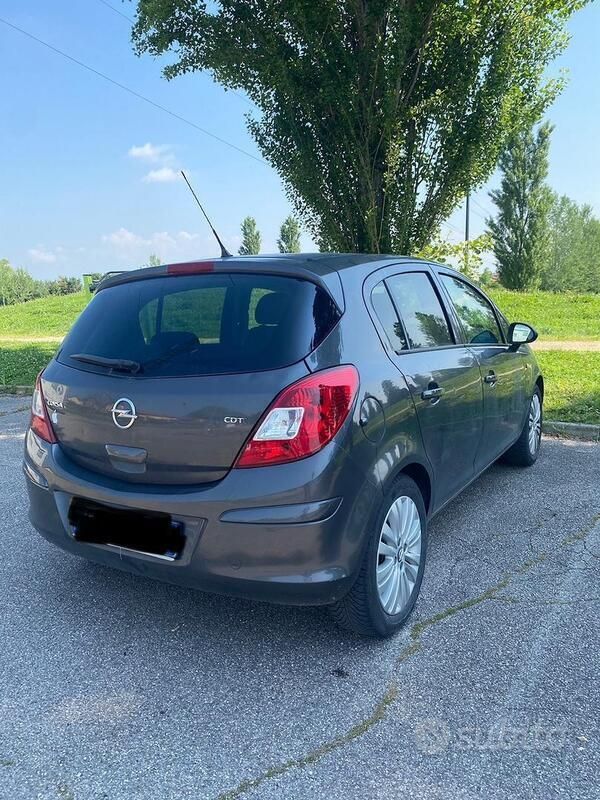 Usata 2012 Opel Corsa Cosmo Tre volumi | 2000 € (Super prezzo) - Immagine 1/4