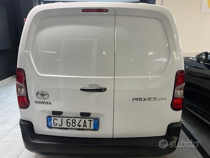 Usata Toyota Proace City City 102 CV (75 kW) 2022 Bianco Monovolume