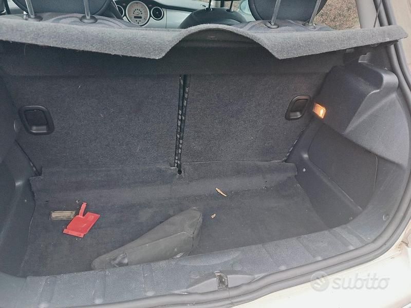 Begagnad Mini Cooper 75 HK (55 kW) 2003 Brun Halvkombi