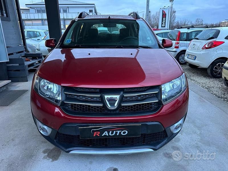 Usata Dacia Sandero Prestige 90 CV (66 kW) 2013 Marrone Utilitaria