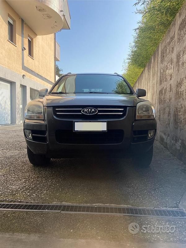 Usata Kia Sportage Comfort 140 CV (102 kW) 2005 Grigio SUV