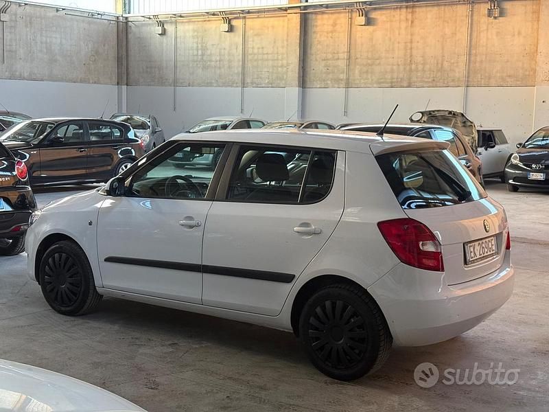 Usata Skoda Fabia Ambition 70 CV (51 kW) 2011 Bianco Berlina