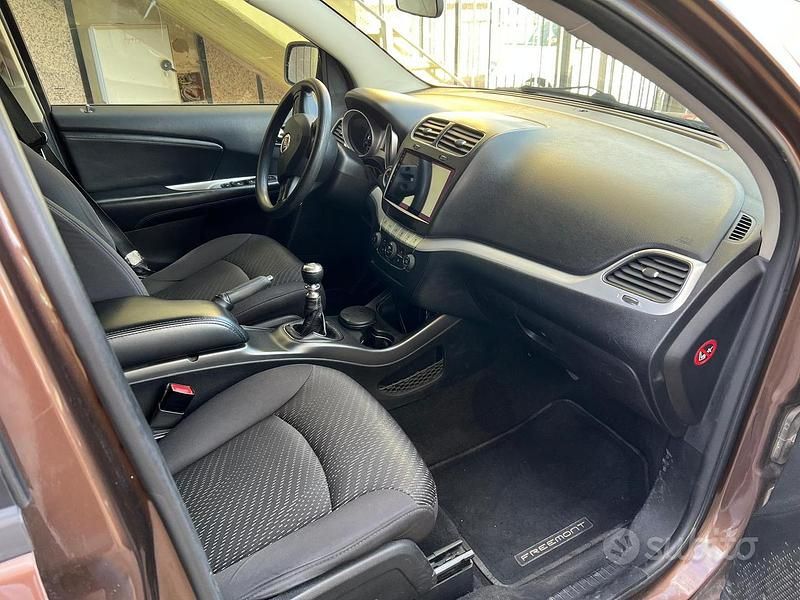 Usata Fiat Freemont 140 CV (102 kW) 2013 Marrone SUV