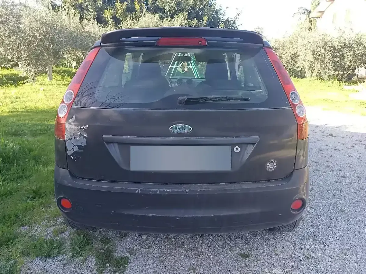 Usata Ford Fiesta 75 CV (55 kW) 2007 Grigio Utilitaria