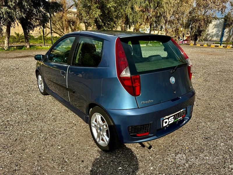 Usata Fiat Punto 100 CV (73 kW) 2004 Giallo Utilitaria