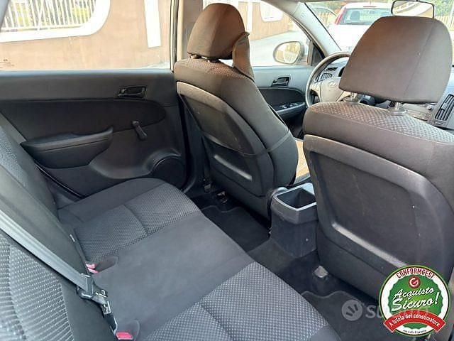 Usata Hyundai i30 90 CV (66 kW) 2011 Grigio Station wagon