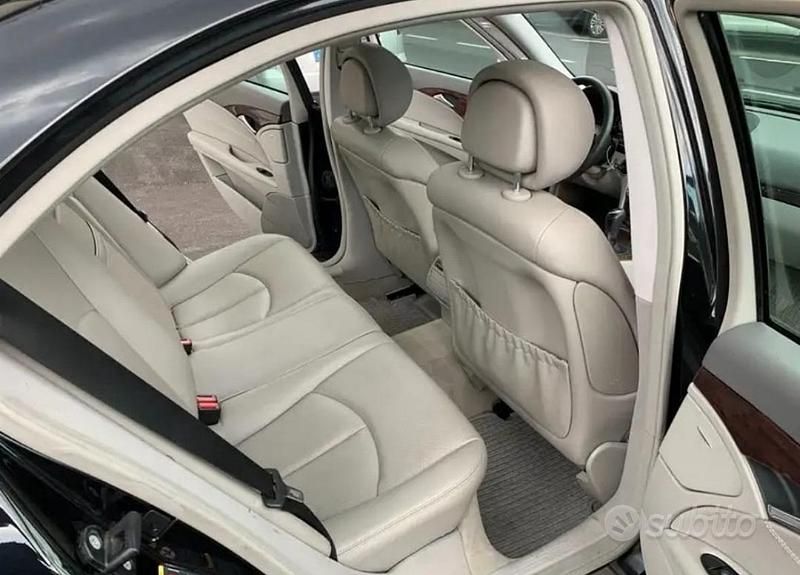 Usata Mercedes E200 163 CV (119 kW) 2005 Nero Berlina
