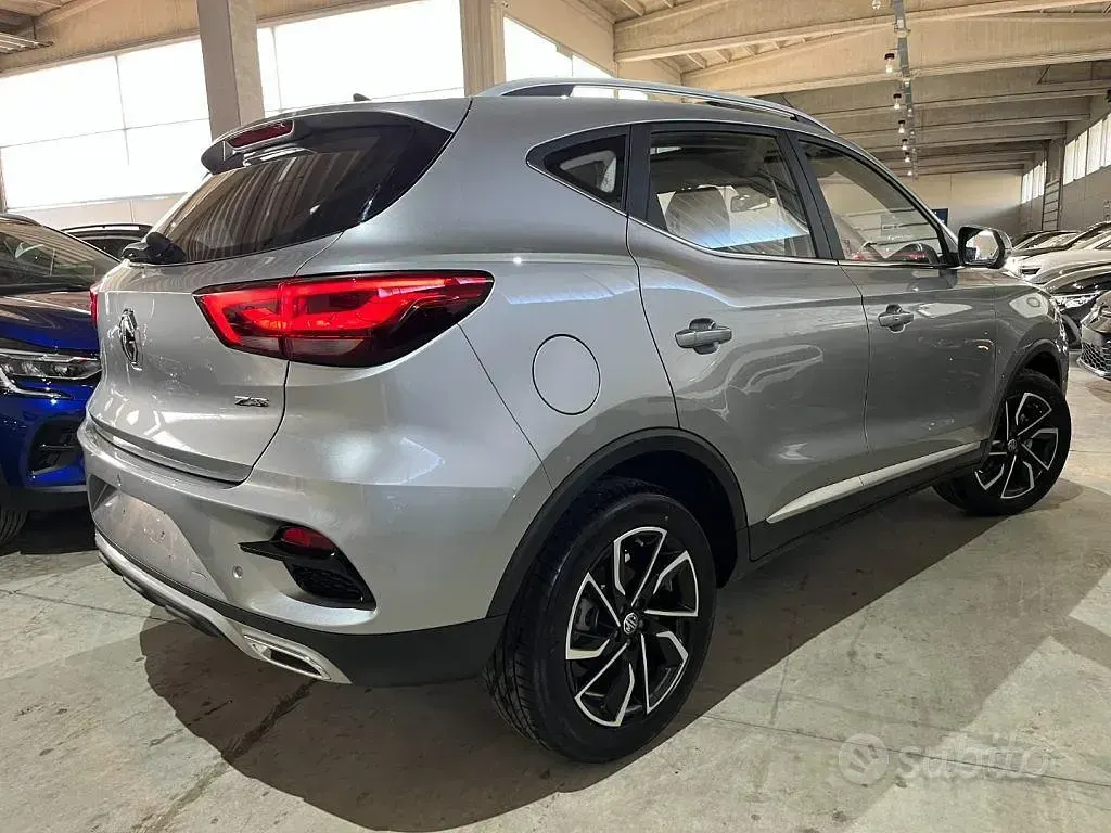 Usata MG ZS Luxury 111 CV (81 kW) 2023 Gray SUV