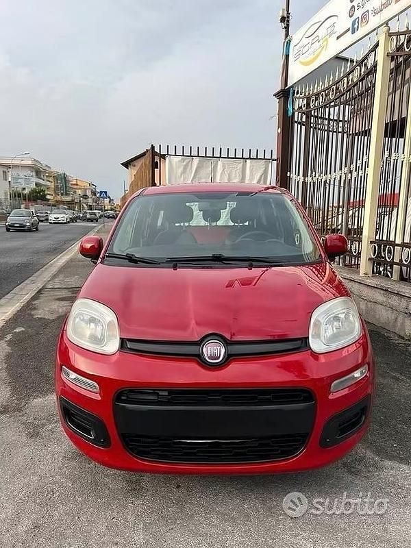 Usata Fiat Panda Lounge 69 CV (50 kW) 2012 Rosso Utilitaria