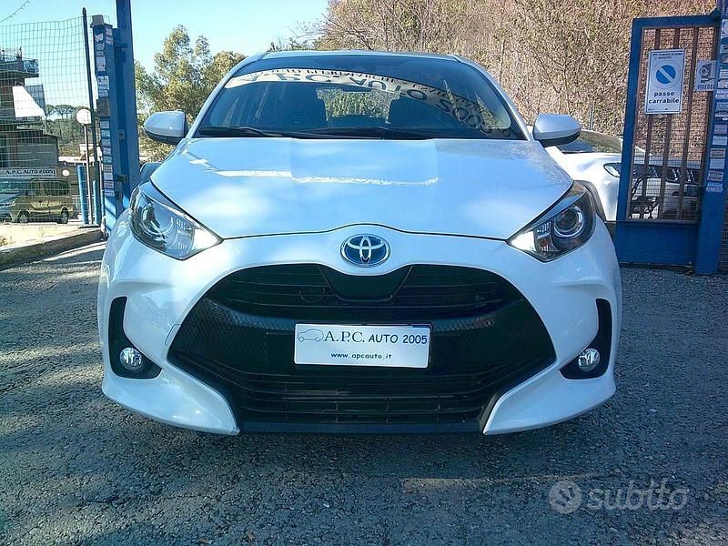 Usata Toyota Yaris Hybrid 92 CV (67 kW) 2023 Bianco Berlina