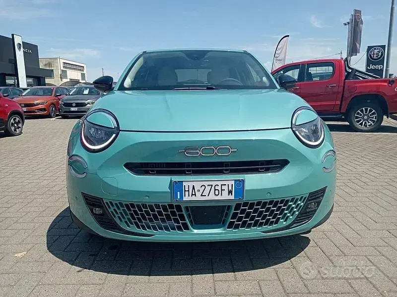 Usata Fiat 600 La Prima 145 CV (106 kW) 2025 Bluazzurro SUV