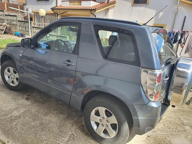 Usata Suzuki Vitara 129 CV (94 kW) 2008 Grigio