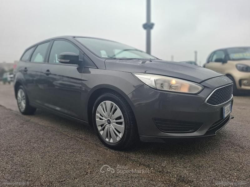 Usata Ford Focus S 95 CV (69 kW) 2017 Gray Station wagon