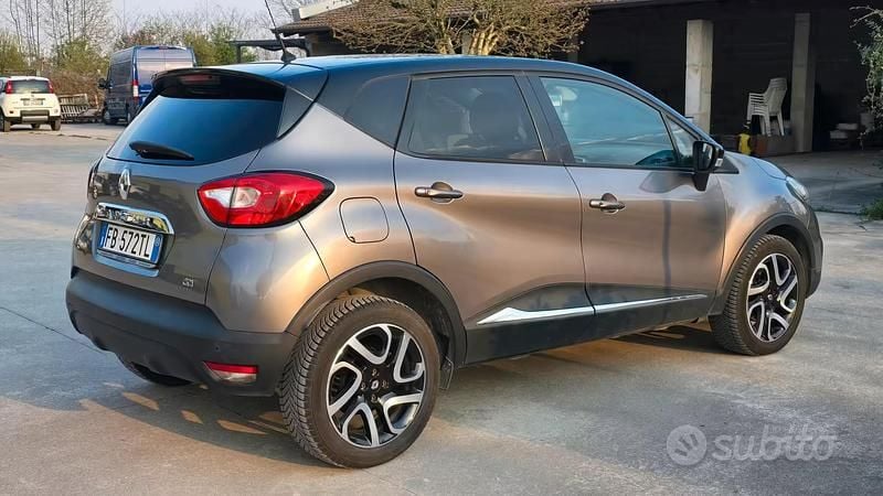 Usata Renault Captur 90 CV (66 kW) 2015 Grigio SUV