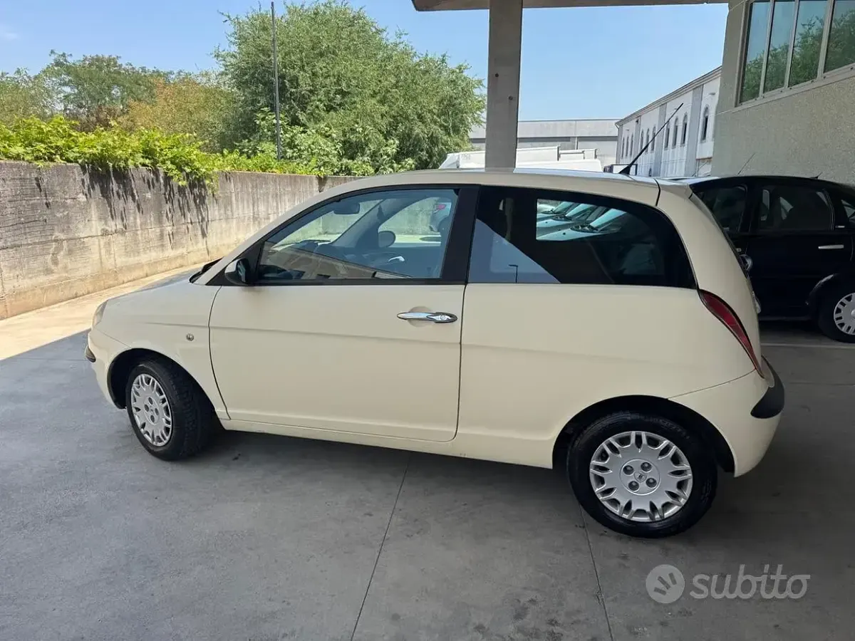 Usata Lancia Ypsilon 60 CV (44 kW) 2005 Beige Utilitaria