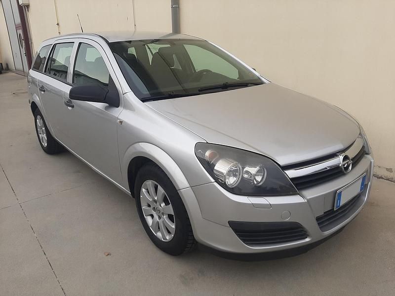 Usata Opel Astra Enjoy 101 CV (74 kW) 2006 Argento Station wagon