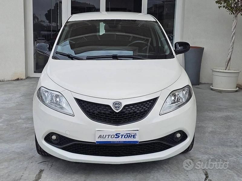 Usata Lancia Ypsilon S 70 CV (51 kW) 2021 Bianco Utilitaria