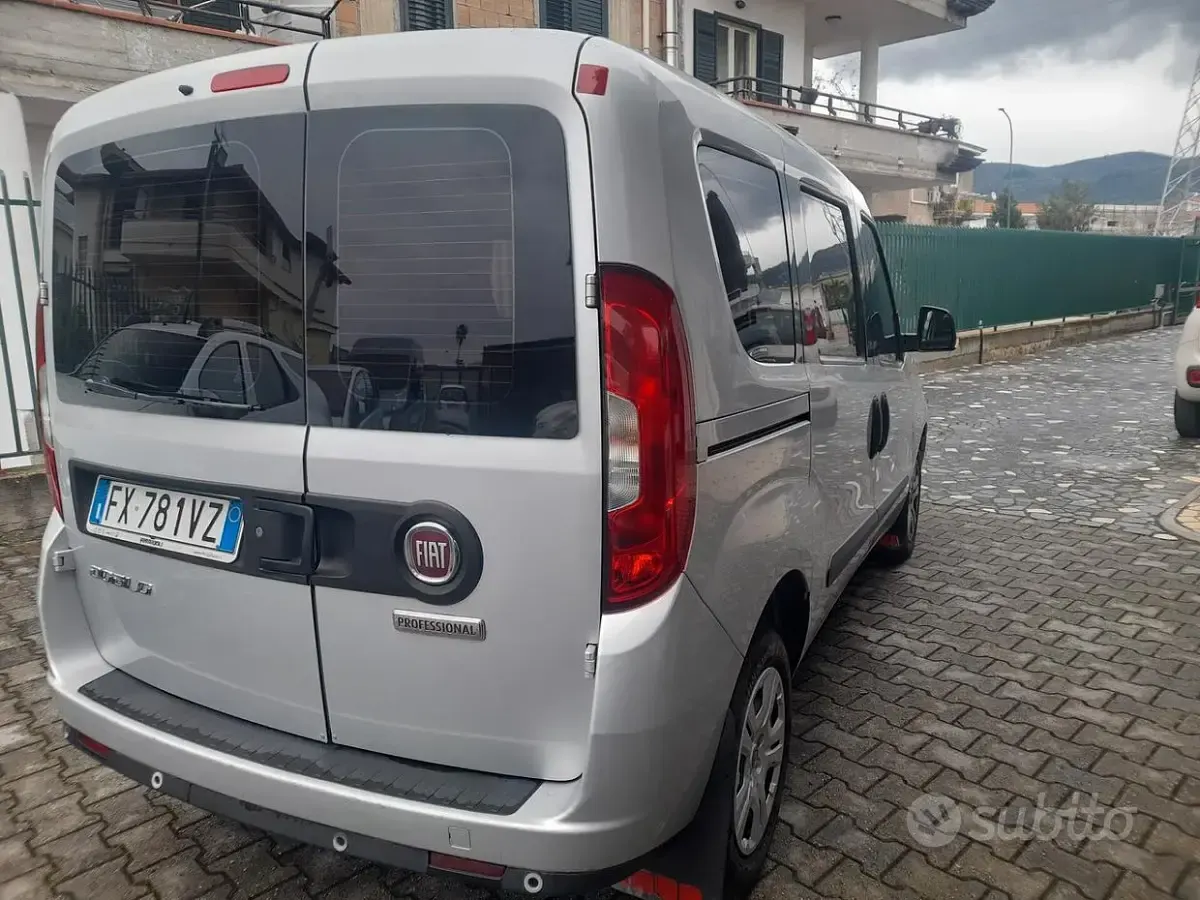 Usata Fiat Doblò 105 CV (77 kW) 2019 Grigio Monovolume