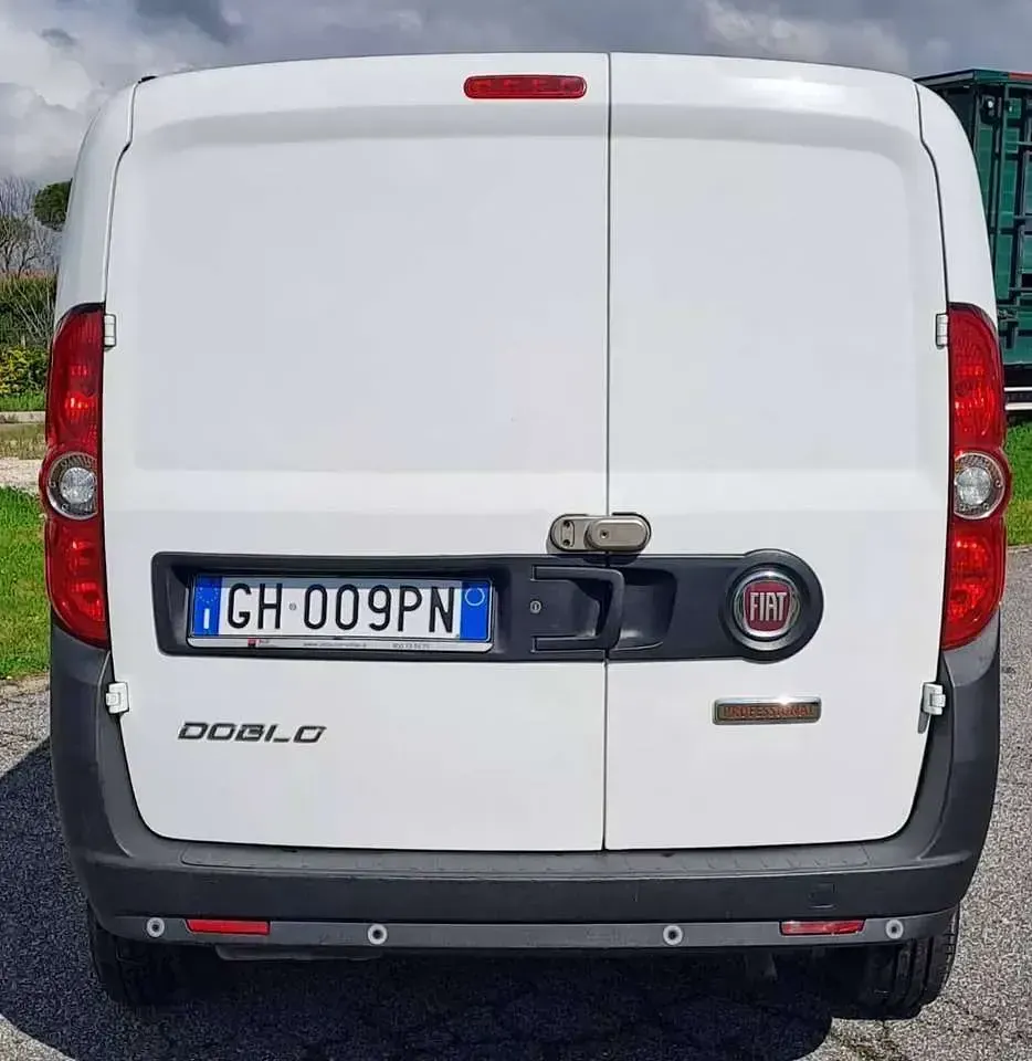 Usata Fiat Doblò 105 CV (77 kW) 2021 Bianco Monovolume