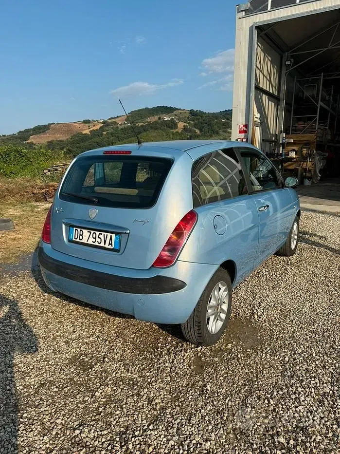 Usata Lancia Ypsilon 69 CV (50 kW) 2006 Blu Utilitaria