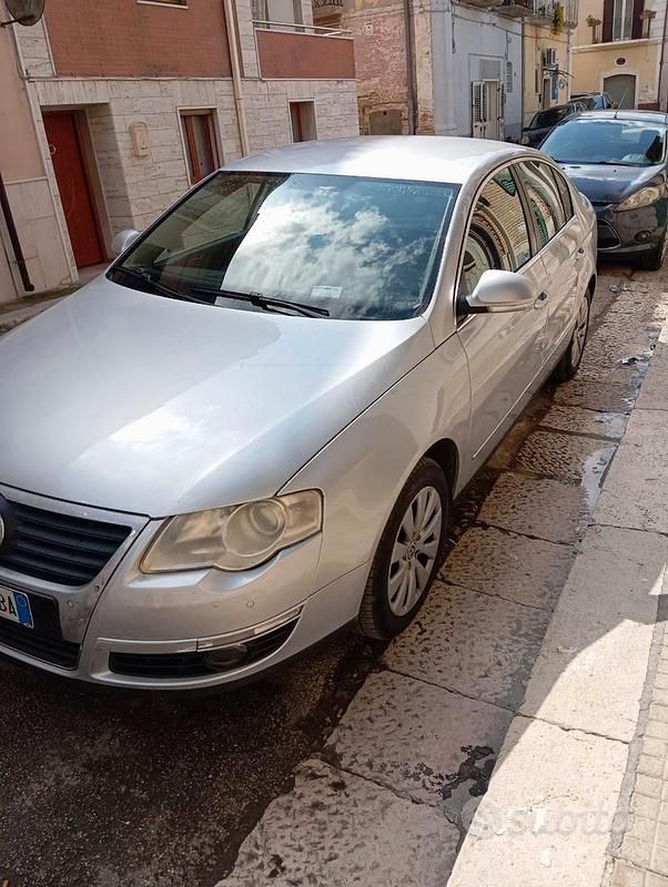 Usata VW Passat 150 CV (110 kW) 2010 Grigio Berlina