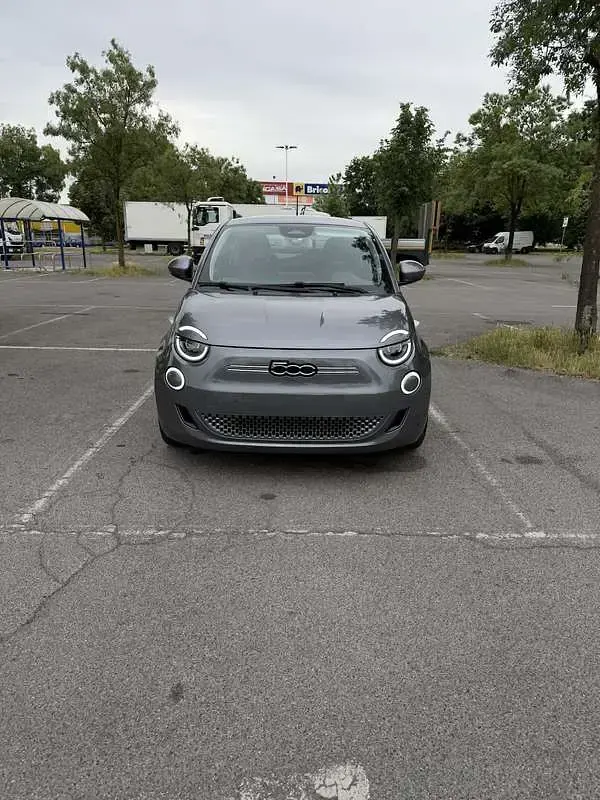 Begagnad Fiat 500e Icon 42 kW (58 HK) 2021 Grå Halvkombi