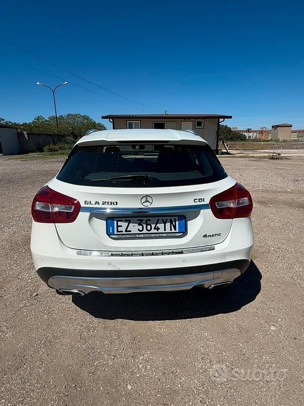 Usata Mercedes GLA200 136 CV (100 kW) 2015 Bianco SUV