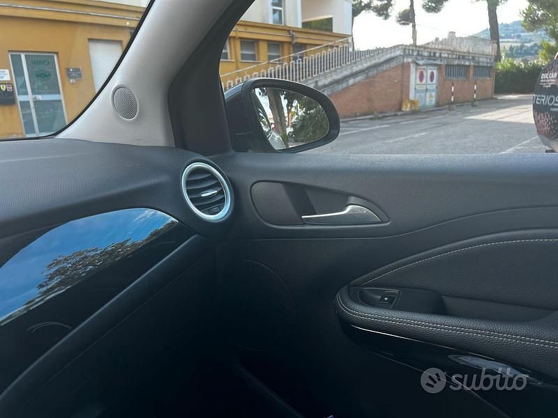 Usata Opel Adam Rocks Rocks 87 CV (63 kW) 2014 Bianco Utilitaria