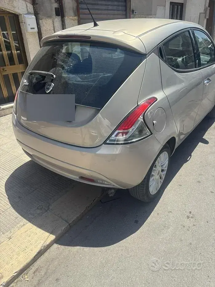 Usata Lancia Ypsilon 69 CV (50 kW) 2026 Grigio Utilitaria