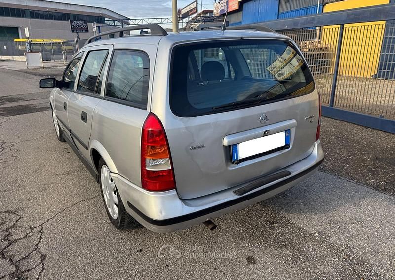 Usata Opel Astra Club 101 CV (74 kW) 2002 Argento Station wagon