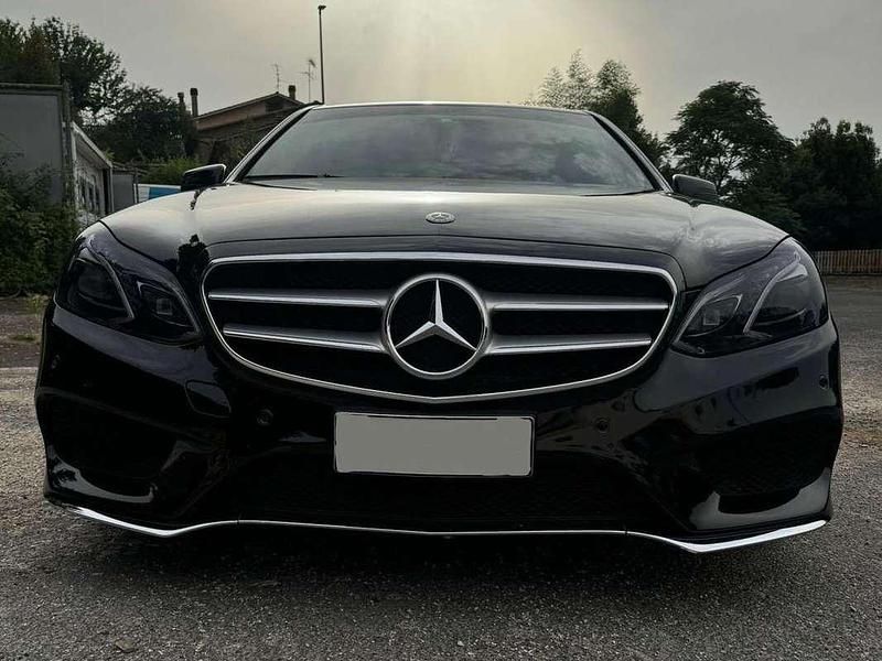 Nero Usata 2014 Mercedes E220 Tre volumi | 13.700 € (Buon prezzo) - Immagine 1/4