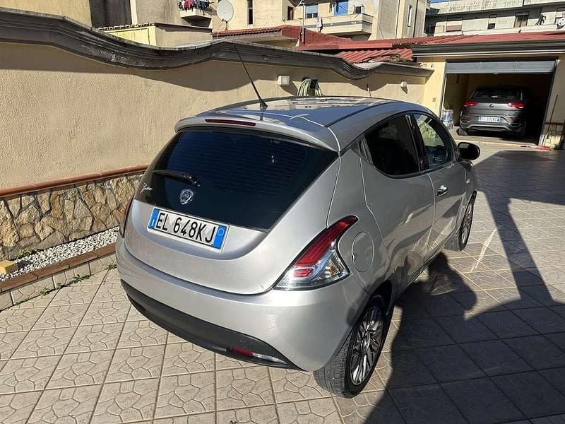 Usata Lancia Ypsilon Gold 69 CV (50 kW) 2012 Utilitaria