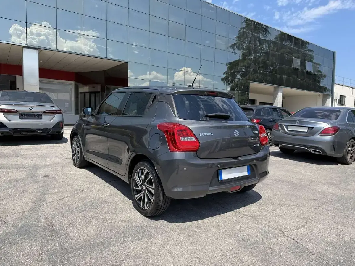 Usata Suzuki Swift 83 CV (61 kW) 2023 Grigio Utilitaria