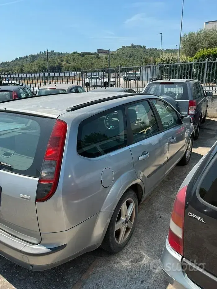 Usata Ford Focus 116 CV (85 kW) 2006 Grigio Station wagon