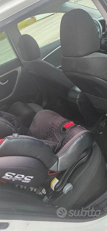 Usata Hyundai i30 Comfort 110 CV (80 kW) 2015 Bianco Berlina