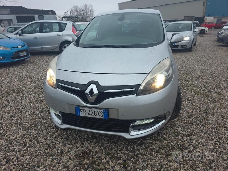 Usata Renault Scénic III 110 CV (80 kW) 2013 Grigio Monovolume