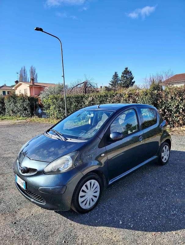 Usata Toyota Aygo 68 CV (50 kW) 2005 Nero Utilitaria