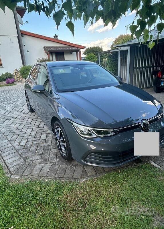 Usata VW Golf VIII 116 CV (85 kW) 2021 Grigio Utilitaria