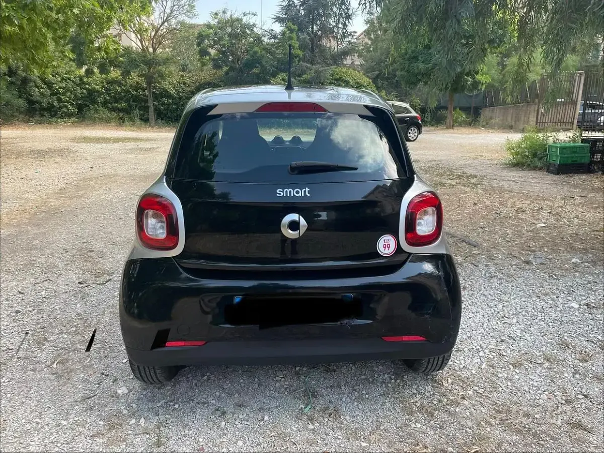 Usata Smart ForFour Passion 71 CV (52 kW) 2016 Nero Utilitaria