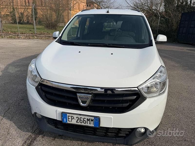 Begagnad Dacia Lodgy 110 HK (80 kW) 2012 Vit Minibuss