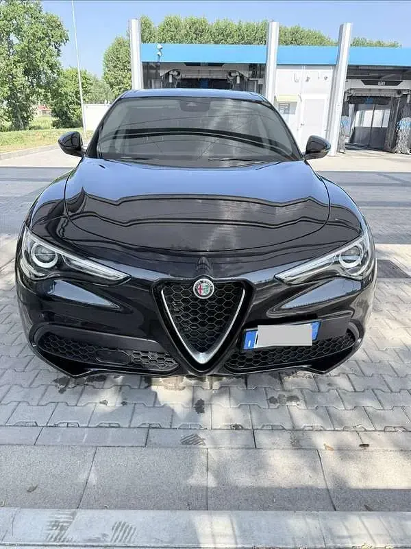 Usata Alfa Romeo Stelvio Sprint 201 CV (147 kW) 2021 Nero SUV